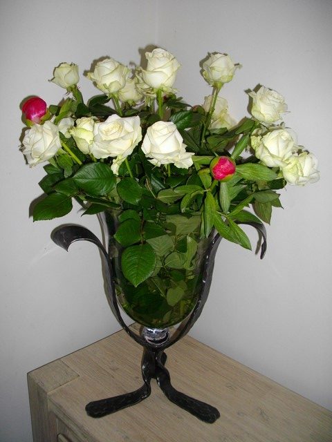 VASE CLOCHE ROSES BLANCHES